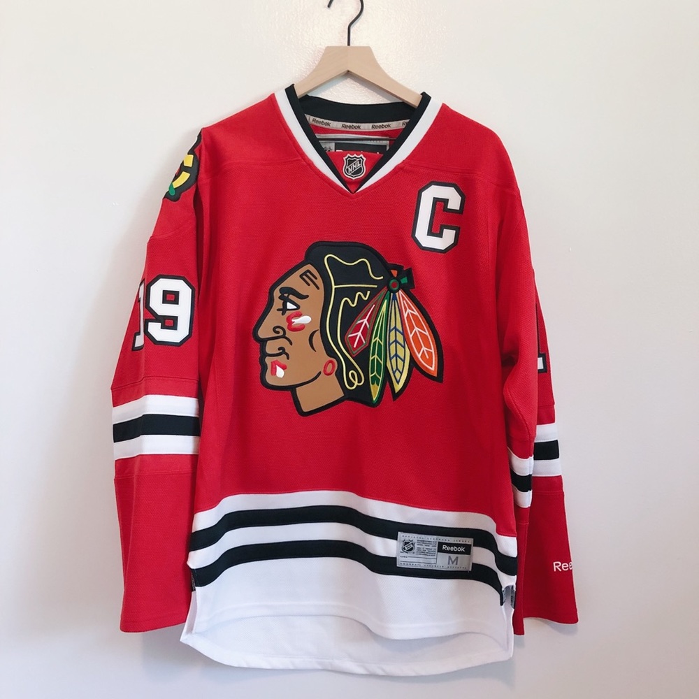 *SOLD* Blackhawks jersey size M
